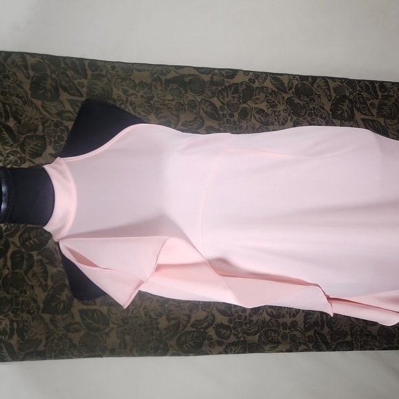 GOWN - Picture 3 of 9